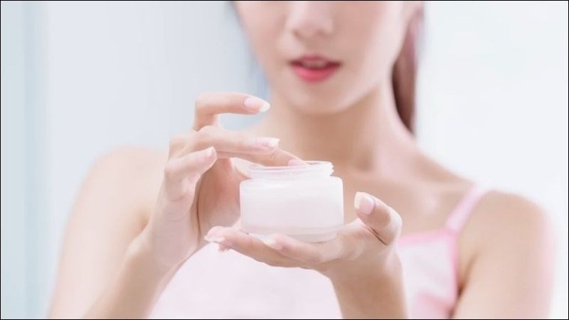 Dưỡng ẩm l&agrave; bước quan trọng để giữ cho da lu&ocirc;n mềm mại v&agrave; săn chắc