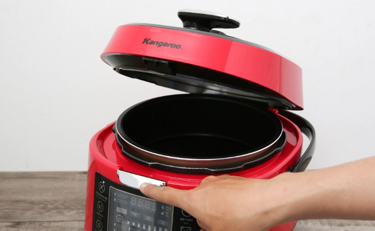 Bạn nên mở nắp nồi khi không còn áp suất ở bên trong