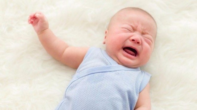 Quấy khóc kéo dài là dấu hiệu cảnh báo nhiễm độc thần kinh ở giai đoạn sớm