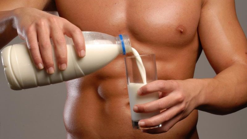 Nam giới cũng có thể uống sữa đậu nành ở mức độ vừa phải