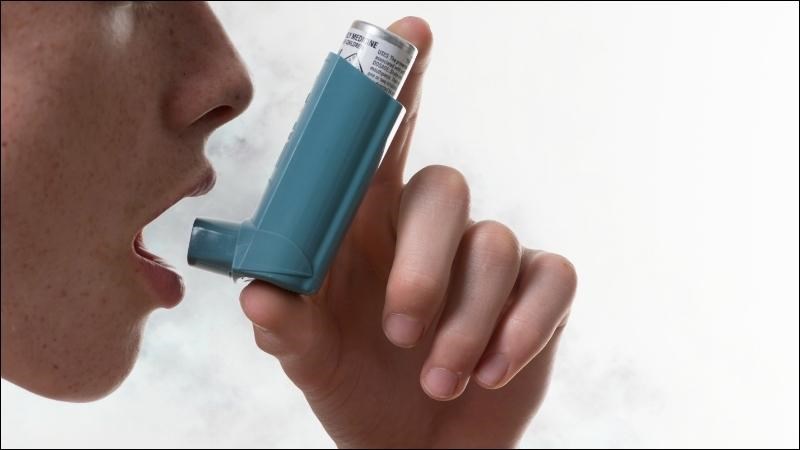 Người bị hen suyễn nên thận trọng khi sử dụng tinh dầu sả chanh