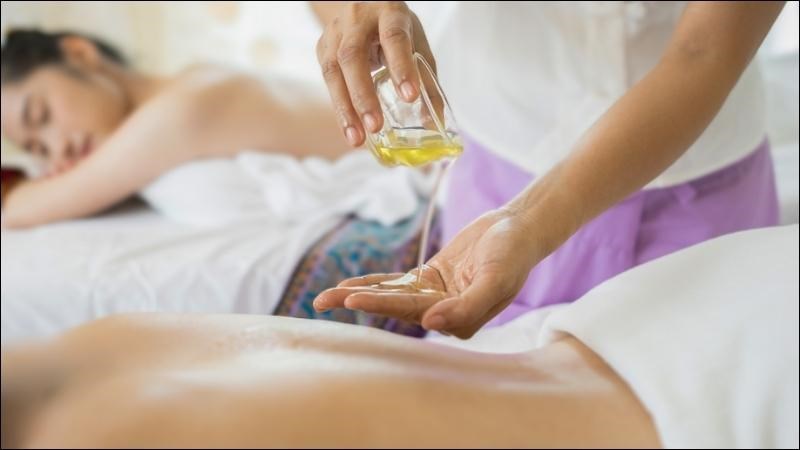 Tinh dầu sả chanh giúp giãn cơ và giảm căng thẳng