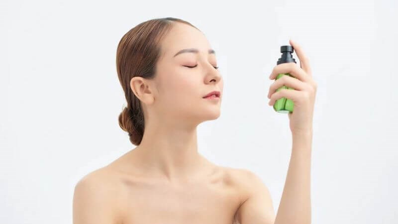 Bạn nên xịt khoáng hàng ngày để đem lại lợi ích tối đa cho da