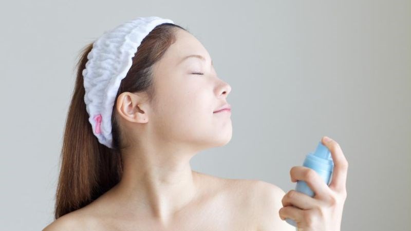 Xịt khoáng có gây khô da hay không phụ thuộc vào thành phần của nó