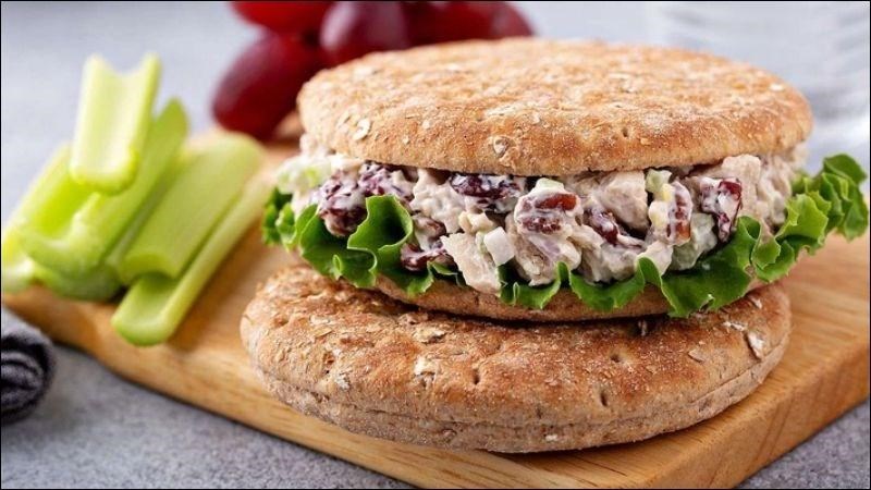 Thêm sữa chua Hy Lạp khi làm món sandwich có thể giúp ích cho quá trình giảm cân