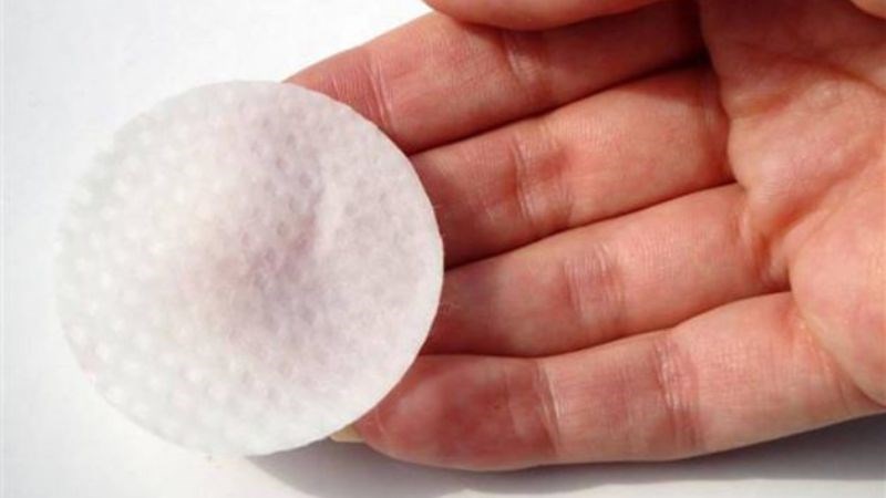 Bông tẩy trang dùng để tẩy tế bào chết phải có độ dày vừa phải và khả năng thấm hút cao