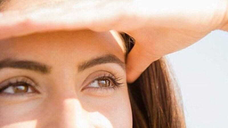 Vitamin E giúp giảm nguy cơ các bệnh về mắt do tia tử ngoại