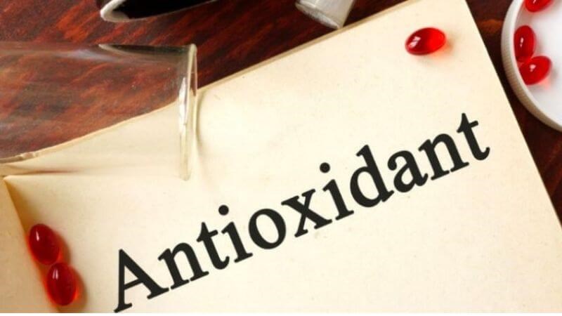 Vitamin E là chất chống oxy hóa, bảo vệ tế bào mắt