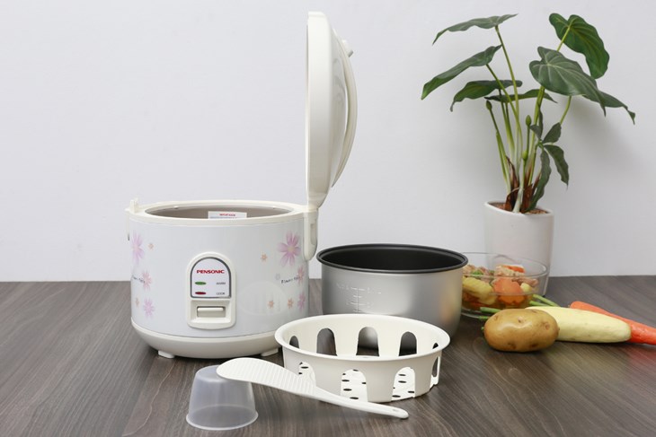 Nồi cơm điện Pensonic 1.5 lít PSR 1501 hoạt động với công suất 500W, giúp cơm nấu chín mau, ít tốn điện
