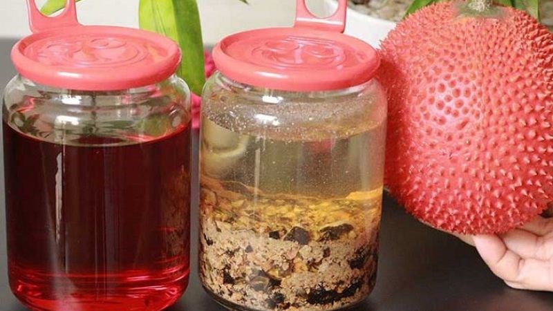 Rượu hạt gấc có chứa chất chống oxy hóa giúp giảm đau, kháng khuẩn hiệu quả