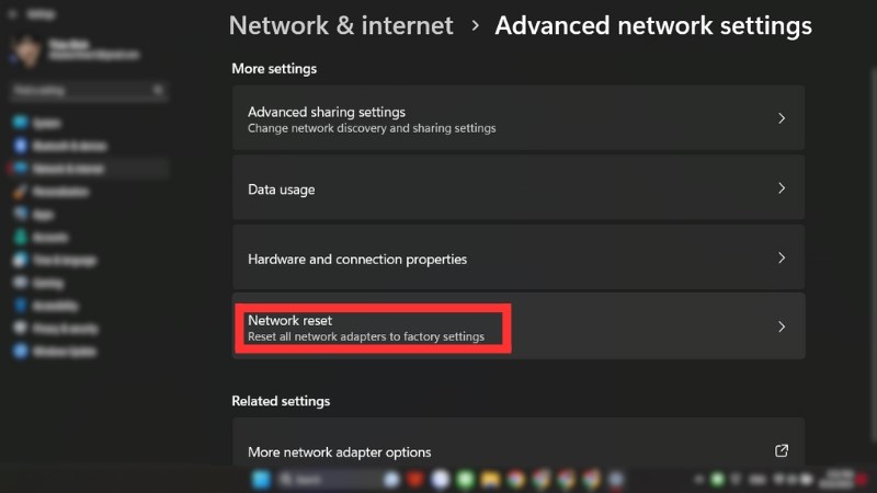 Trong cửa sổ Advanced Network Settings, chọn Network Reset