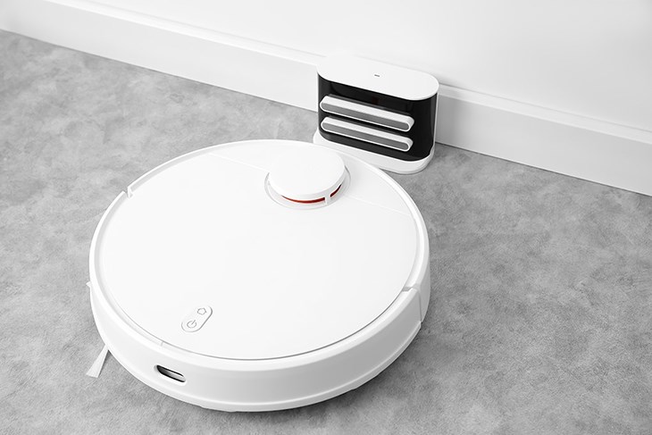 Khi robot hút bụi lau nhà Xiaomi Vacuum S10 dừng hoạt động bạn hãy đặt máy lên đế sạc để nạp lại năng lượng 