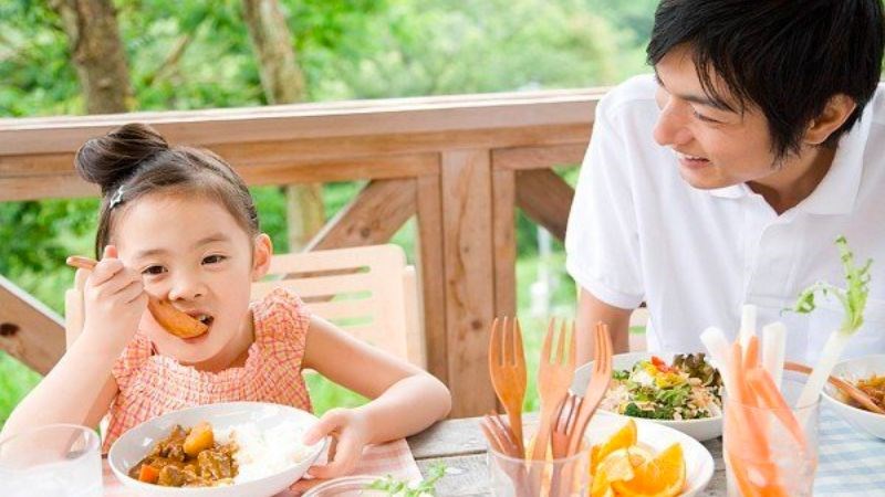 Đảm bảo cho trẻ bổ sung đầy đủ chất dinh dưỡng để nhanh lành bệnh