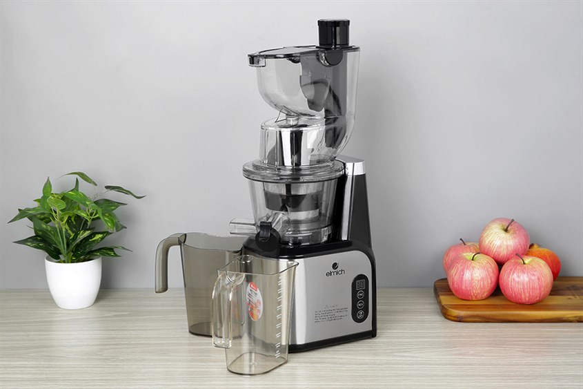 Máy ép chậm Elmich trang bị động cơ DC quấn bằng đồng, hoạt động với mức công suất 200W giúp máy vận hành êm, bền bỉ.