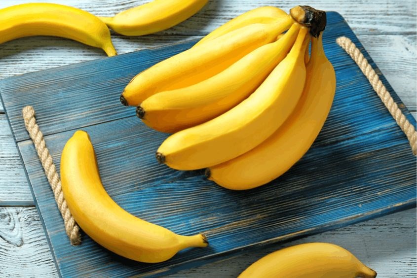 Ăn chuối sẽ giúp bà bầu 8 tháng bổ sung vitamin và khoáng chất cho con Bà bầu 8 tháng nên ăn chuối