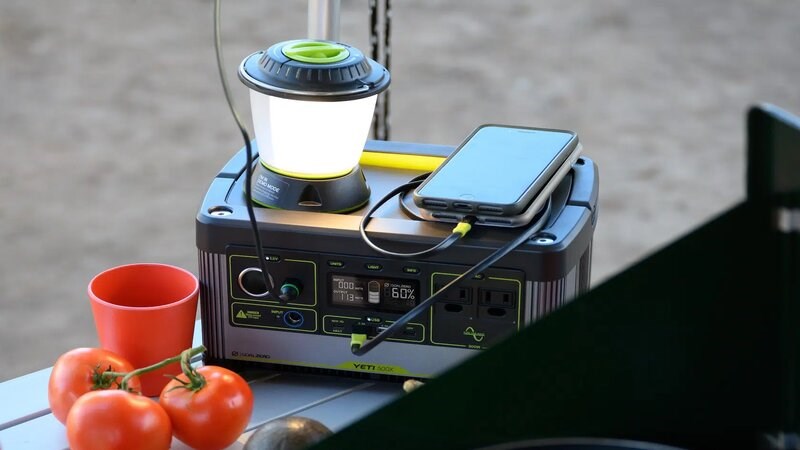 Nếu hay đi cắm trại, picnic,... bạn nên mua một trạm sạc dự phòng nhé! Nếu hay đi cắm trại, picnic,... bạn nên mua một trạm sạc dự phòng nhé!