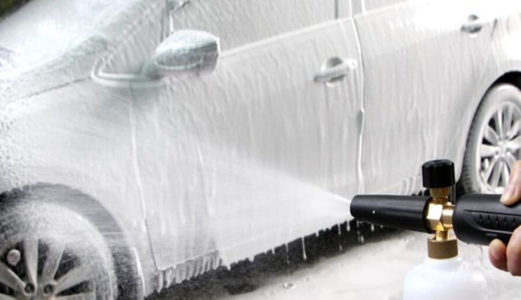 Với phương pháp rửa xe không chạm có thể làm cho các bụi bẩn bám trên bề mặt thân xe, kính lái hay gương chiếu hậu đều được làm sạch tới 99%