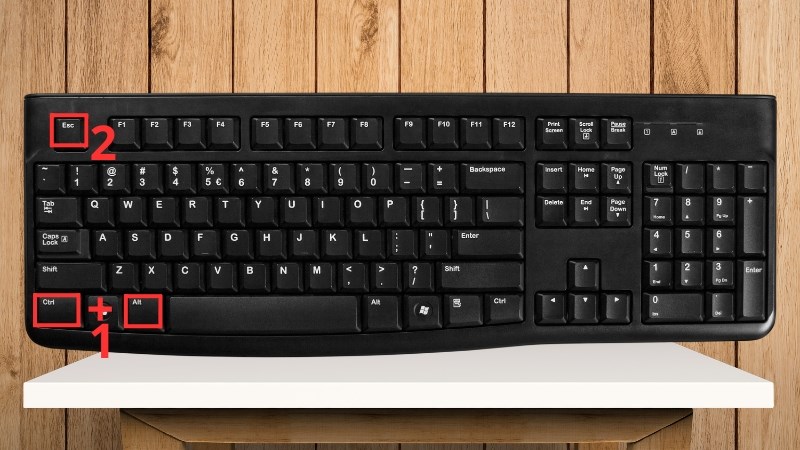 Nhấn giữ đồng thời cả 2 phím Ctrl và Alt, sau đó tiếp tục nhấn giữ phím Esc