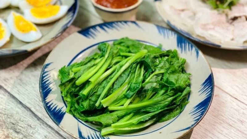 Trong 100 g cải ngọt luộc có chứa khoảng 52 calo