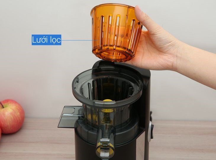 The AVA KS-1507 slow juicer is equipped with a residue filter that facilitates the juicing process.