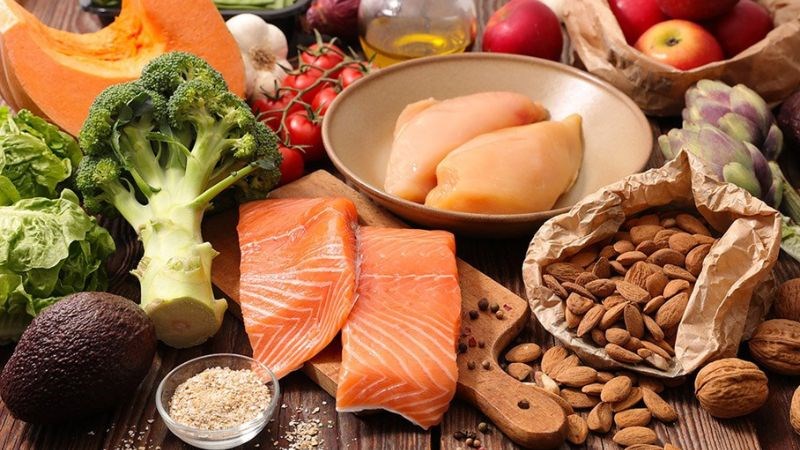 Duy trì chế độ ăn uống cân bằng và đủ dinh dưỡng để hỗ trợ sức khỏe da 