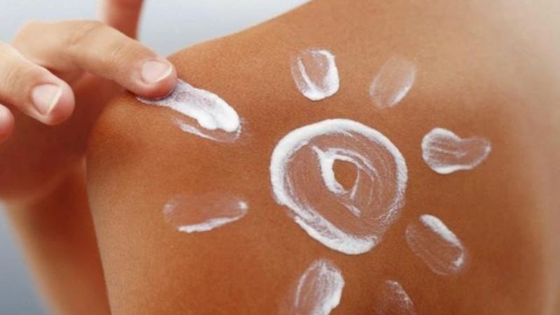 Bảo vệ da khỏi cháy nắng bằng cách sử dụng kem chống nắng