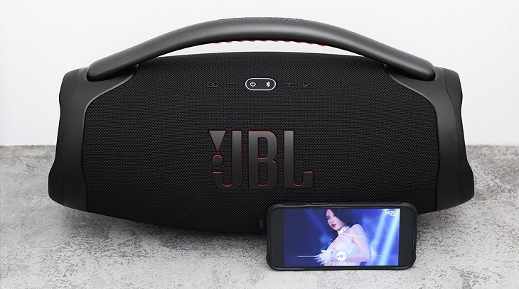 JBL Boombox 3 có khả năng kết nối Bluetooth 5.3 với điện thoại nhanh chóng và ổn định
