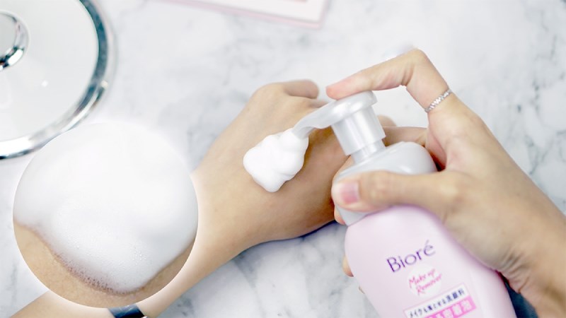 Bọt tẩy trang là những chất tẩy rửa chuyển sang dạng bọt hoặc bong bóng khi thoa lên da