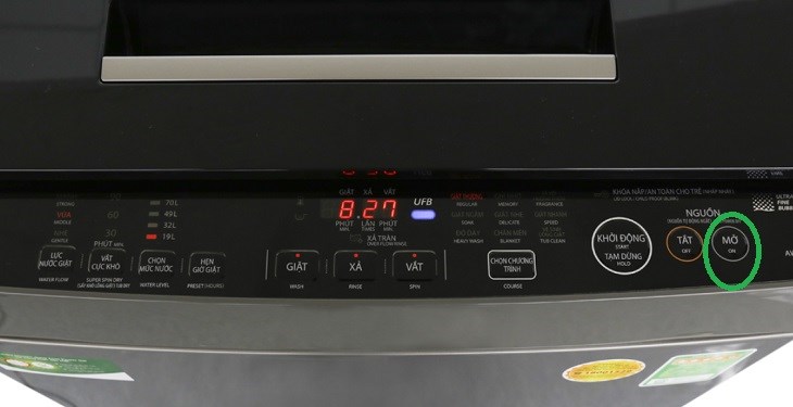 Nhấn nút Mở trên máy giặt Toshiba Inverter 10 kg AW-DUH1100GV