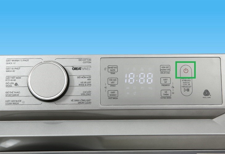 Nhấn nút Nguồn trên máy giặt Toshiba Inverter 8.5 kg TW-BL95A4V(SS) để khởi động máy