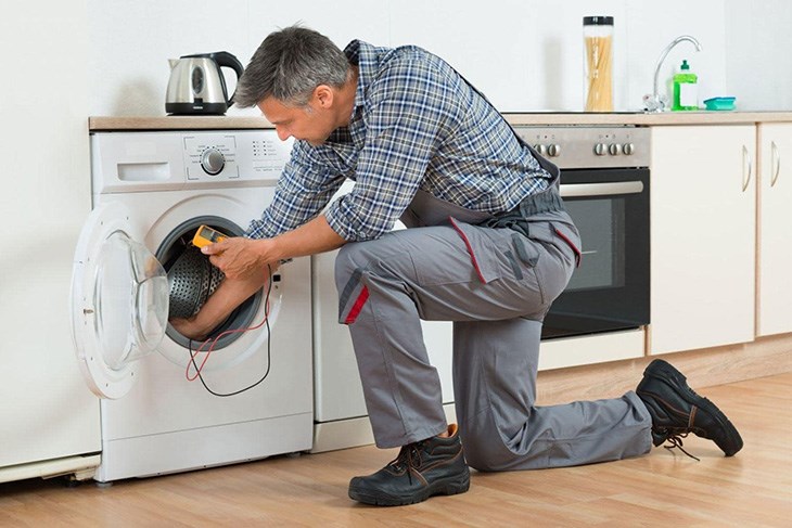Bo mạch máy giặt bị hư hỏng, bạn nên liên hệ đến trung tâm bảo hành sửa chữa để khắc phục kịp thời