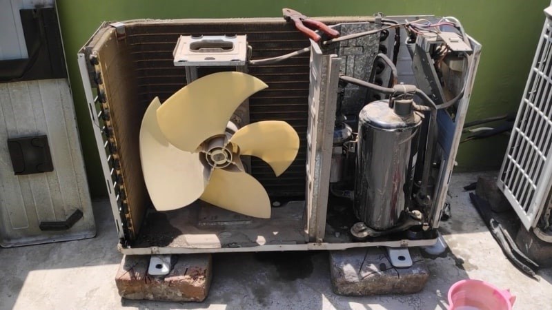 Máy nén trong dàn nóng điều hòa có thể bị hỏng hoặc bị lỗi, làm xuất hiện mã lỗi F99 trên điều hòa Panasonic