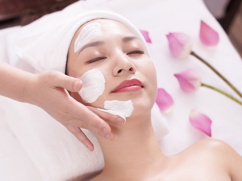 Bạn nên dưỡng da dịu nhẹ sau khi peel da