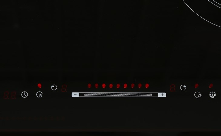 Bếp từ hồng ngoại lắp âm Rapido RC4200DS sở hữu bảng điều khiển cảm ứng cho thao tác sử dụng nhanh nhạy, đơn giản