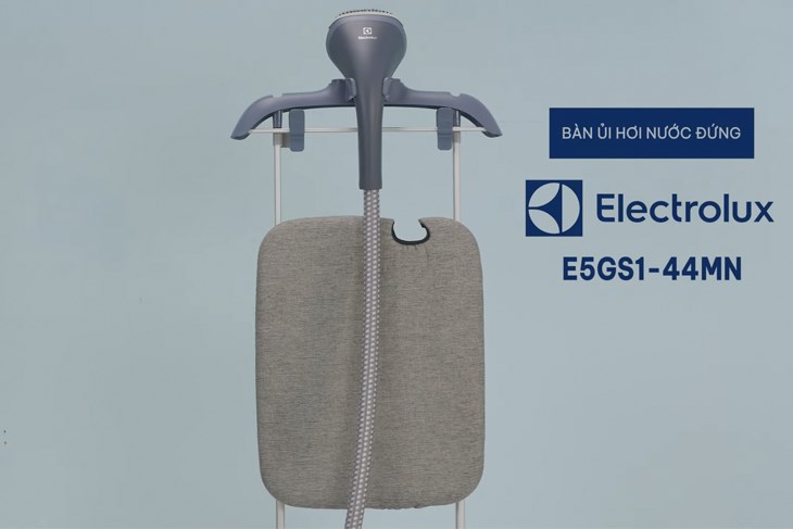 Bàn ủi hơi nước đứng Electrolux trang bị nhiều tính năng tiện ích