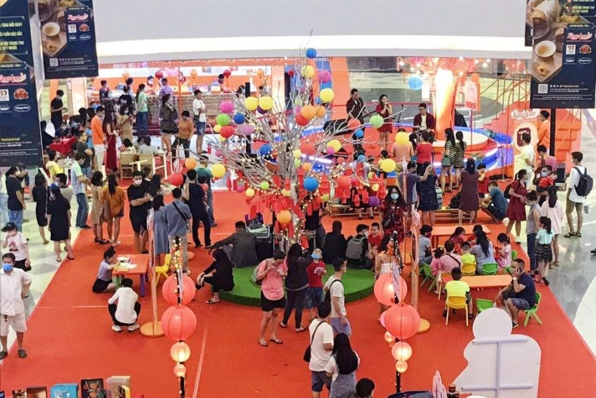 Một trong những điểm chơi lễ Trung thu tại TPHCM lý tưởng cho bé là Vạn Hạnh Mall 