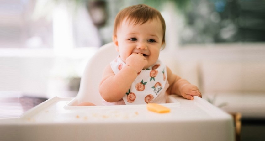 Bé từ 7 tháng tuổi chỉ được ăn 1 thanh bánh mỗi ngày