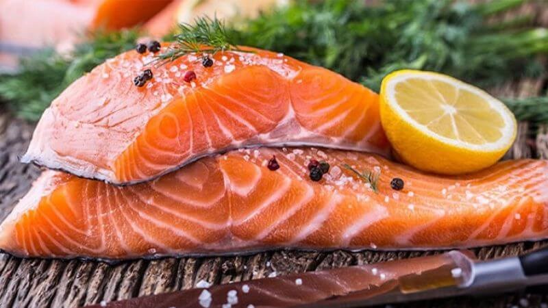 Cá hồi có chứa kẽm rất tốt cho hệ miễn dịch