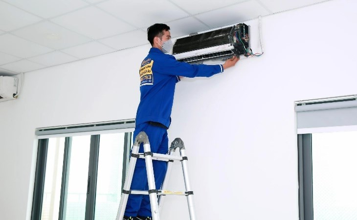 Vệ sinh máy lạnh định kỳ sẽ giúp tăng hiệu suất làm mát của thiết bị