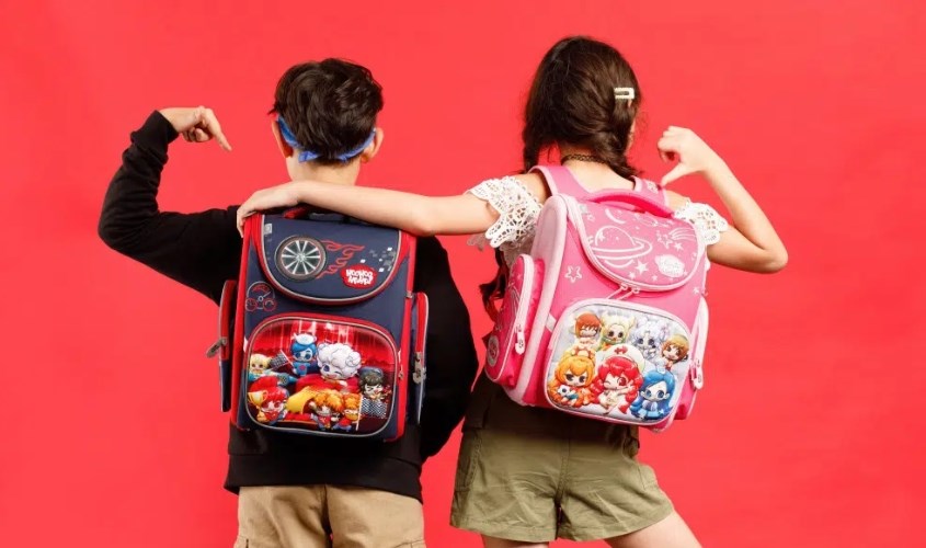 Mẹ nên lựa chọn những chiếc balo có thiết kế gọn nhẹ, chống gù lưng 