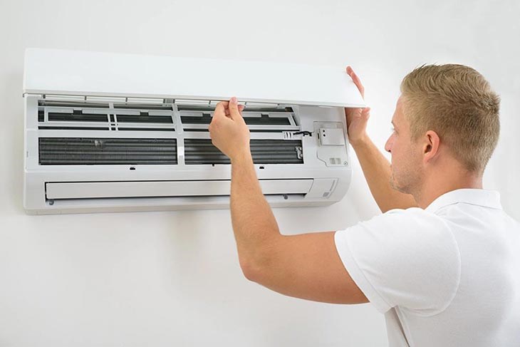 Bạn nên tránh lựa chọn các dịch vụ giá rẻ vì không đảm bảo chất lượng, tiềm ẩn nhiều rủi ro và không bảo hành sau khi vệ sinh