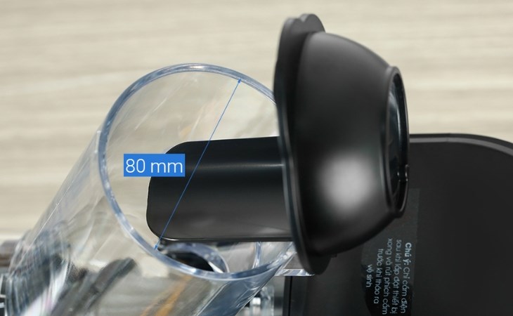 Máy ép chậm Mutosi MJ-SH621 có ống tiếp nguyên liệu đường kính lớn 80mm, giúp dễ dàng ép các loại trái cây có kích thước lớn