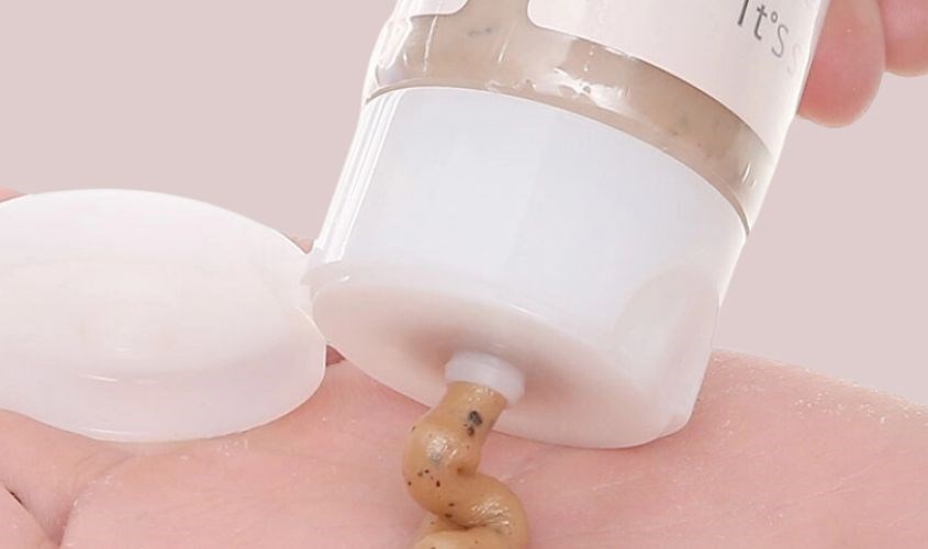 Sử dụng sản phẩm sữa rửa mặt It