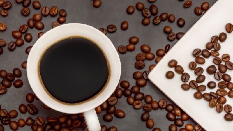 Không nên uống quá 400mg caffein có trong cà phê mỗi ngày