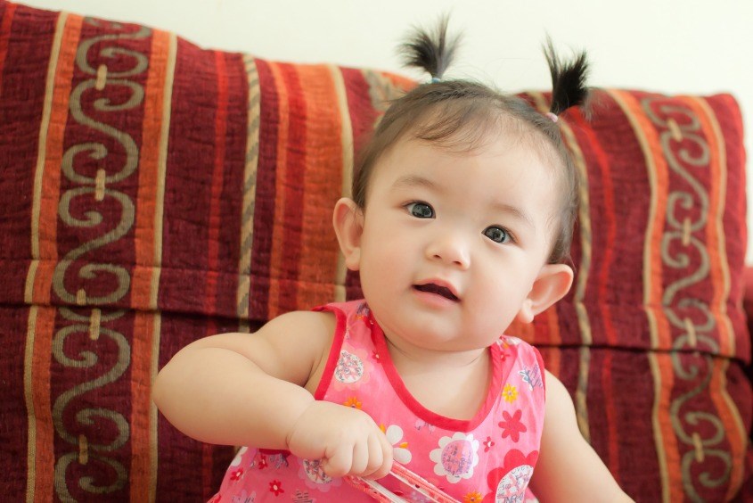 Kiểu tóc cho bé gái sơ sinh xinh xắn