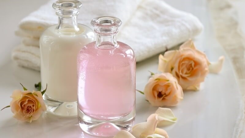 Kết hợp 2 loại nước hoa hồng khác nhau để tận dụng tối đa lợi ích của chúng