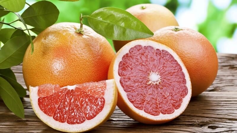 Nước hoa hồng chứa thành phần từ quả cam có công dụng trị mụn