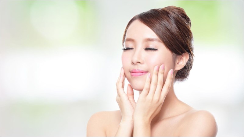 Đợi mặt khô khoảng 1 phút sau khi sử dụng toner