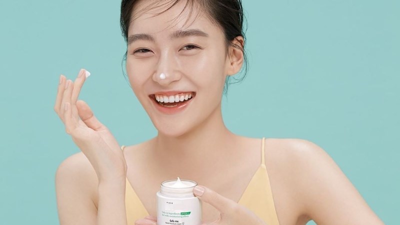 Bạn có thể sử dụng kem dưỡng ẩm sau khi dùng toner để giúp da hấp thụ dưỡng chất tốt hơn
