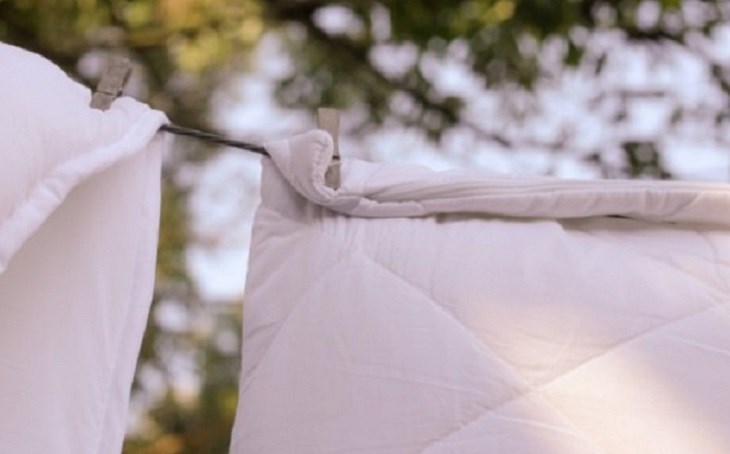 Air dry the mattress topper in well-ventilated and lightly sunlit areas